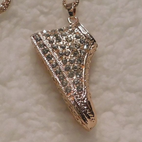Ball Shoe. Pendant with chain - Picture 1 of 7